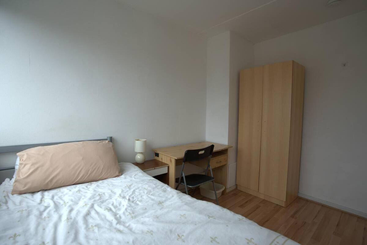 Double Room In Private Apartment London Exteriör bild