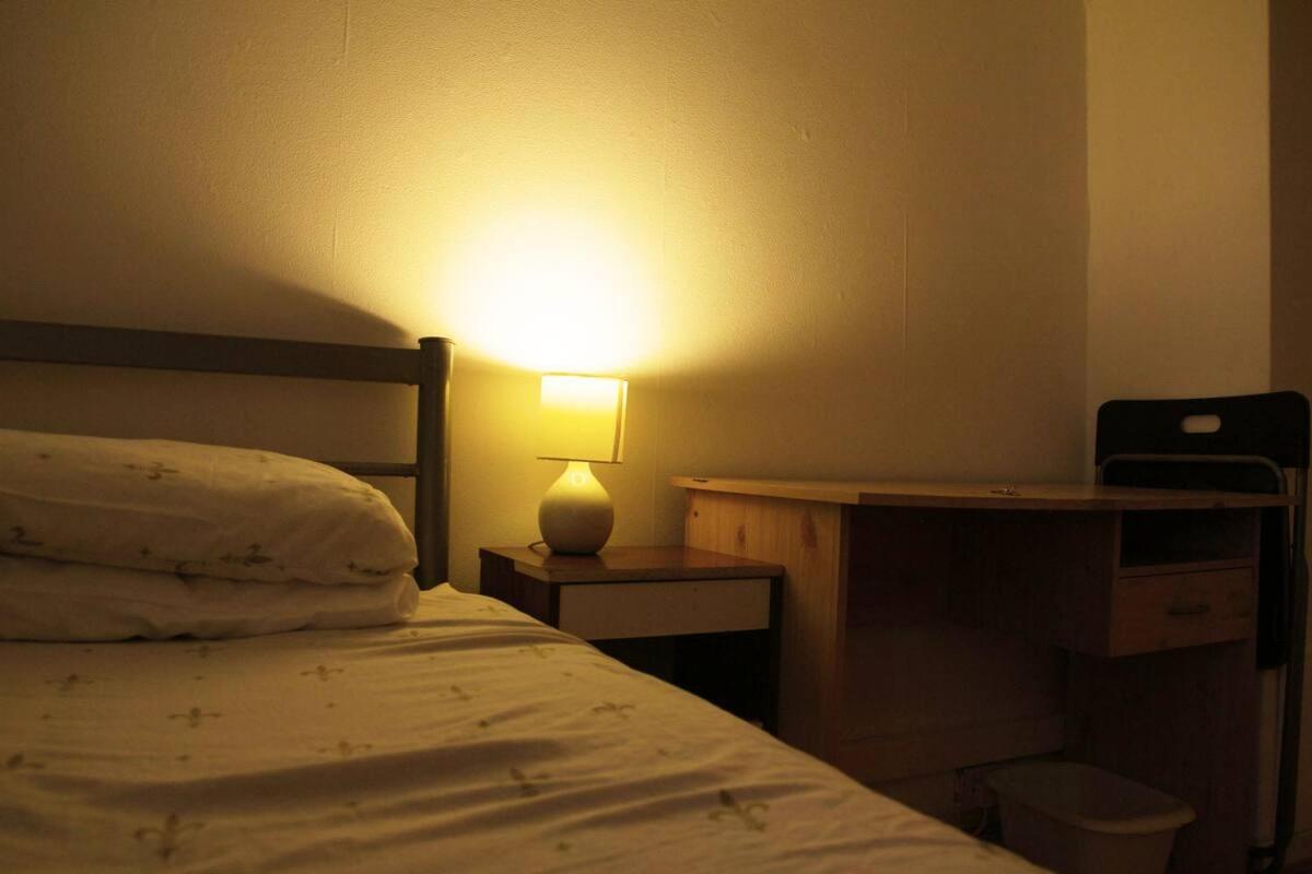 Double Room In Private Apartment London Exteriör bild